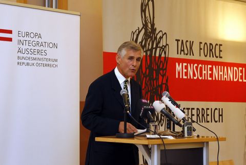 Winkelmeier-Becker: Menschenhandel weiter bekämpfen