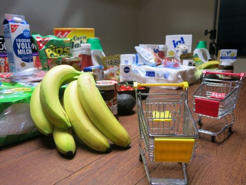 Duell der Supermarkt-Giganten: "ZDFzeit: REWE gegen EDEKA"